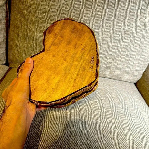 HEART SHAPED CUSTOM MADE HAND MADE BEAUTIFUL WOODEN WOVEN STORAGE BASKET AMISH - Picture 7 of 9